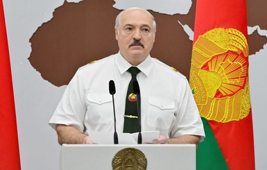 Лукашенко вспомнил Украину и Януковича, награждая силовиков