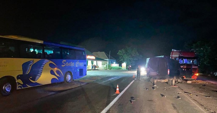В Николаевской области произошло тройное смертельное ДТП с автобусом