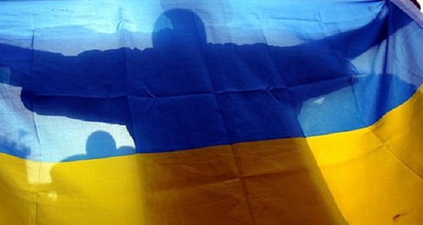 В Украине развернули самый длинный флаг страны 