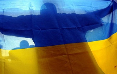 В Украине развернули самый длинный флаг страны 