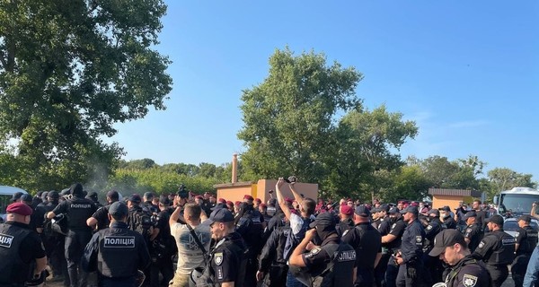 Столкновения полиции и ветеранов АТО в Черкасской области: задержаны шесть человек