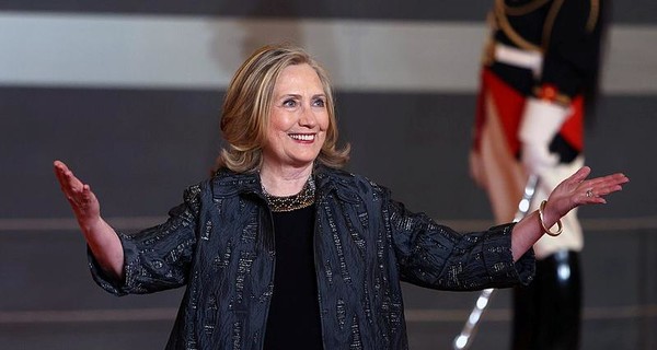 Хиллари Клинтон - на саммите первых леди и джентльменов: Наша жизнь постоянно находится под лупой