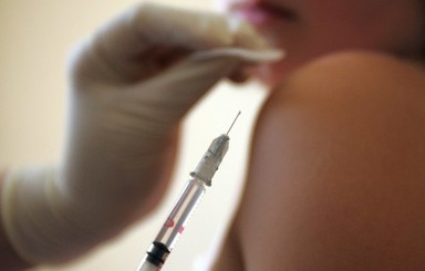 В США окончательно одобрили вакцинацию препаратом Pfizer