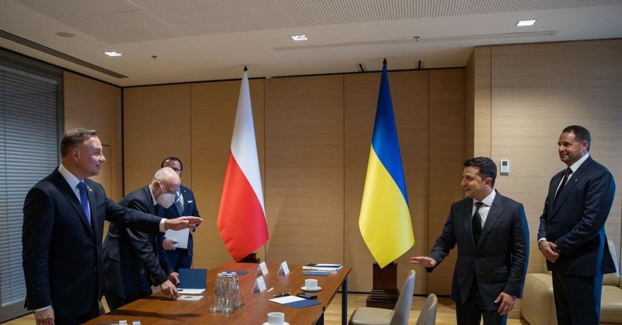 Зеленский предложил Дуде запустить скоростной поезд между Киевом и Варшавой