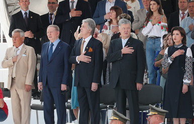 Зеленский в праздничной речи пошутил о Януковиче - Кучма, Ющенко и Порошенко оценили