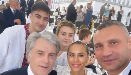Селфи на параде: Билодид с Беленюком, Ющенко с Кличко