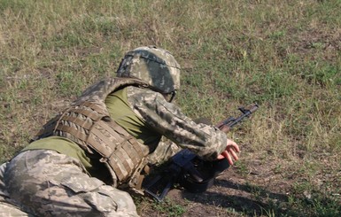 На Донбассе обстреляли украинских военных: один погиб, один - ранен