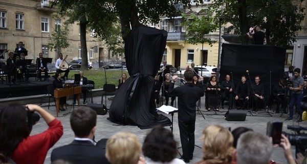 Во Львове открыли памятник сыну Моцарта