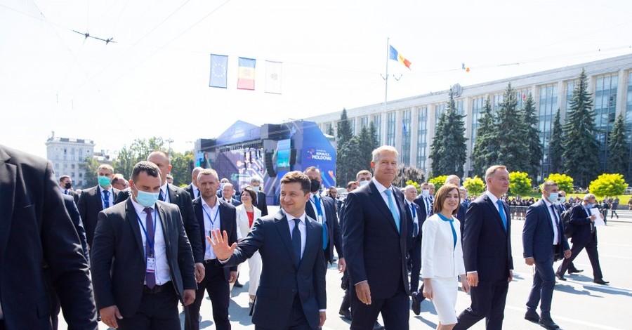 Зеленский поздравил Санду с 30-летием независимости и заверил в поддержке территориальной целостности Молдовы