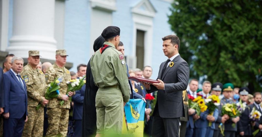 Зеленский посмертно присвоил звания Героев Украины двум погибшим защитникам