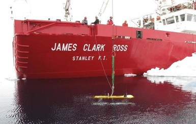На ледоколе James Clark Ross подняли украинский флаг