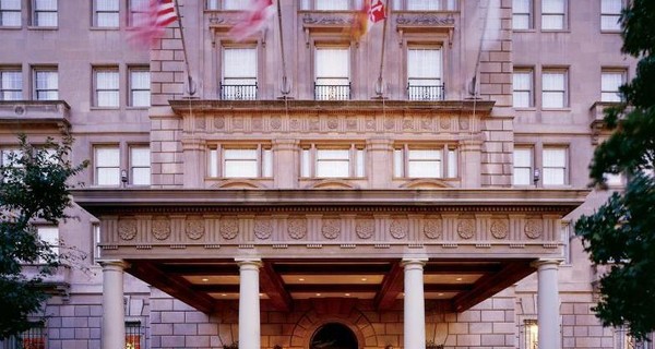 Зеленский в США выбрал более экономный отель, нежели Порошенко