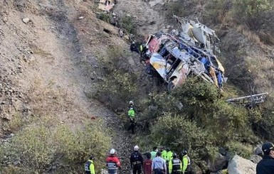 В Перу автобус рухнул в пропасть, почти 30 погибших и десятки раненых