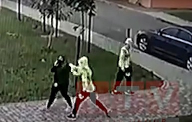 В Ровно близнецы с ножом напали на женщину: хотели посмотреть, как чувствует себя раненый человек
