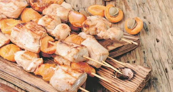 Абрикос, арбуз и огурец: 5 необычных рецептов для вкусного обеда