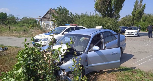 В Запорожской области пьяный водитель снес полицейского: переломало обе ноги