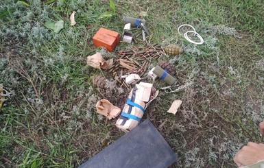 В Кирилловке у базы отдыха обнаружили боеприпасы и взрывчатку 