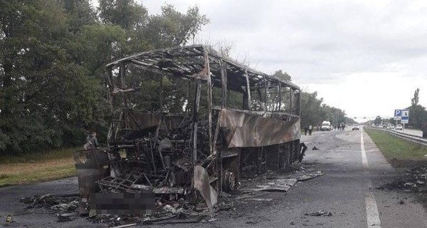 На Житомирщине сгорел автобус, ехавший из Польши: один человек погиб, 11 - ранены