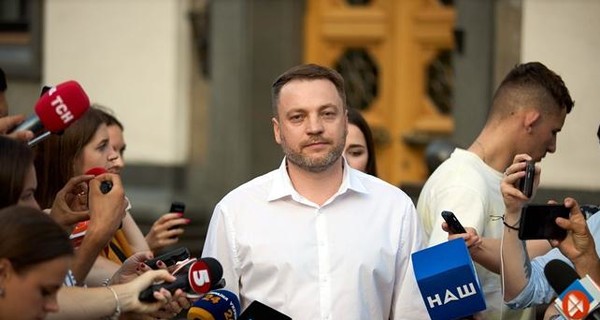 Глава МВД Монастырский признался, что ключевые вопросы согласовывает напрямую с президентом