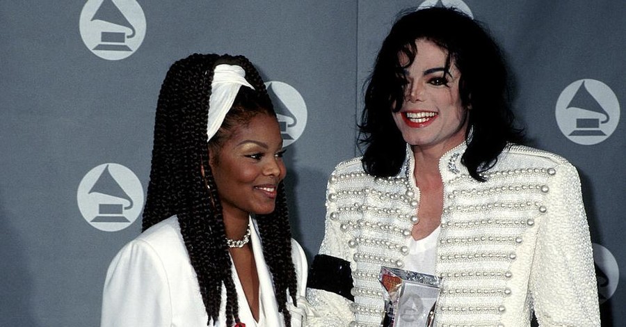 Сестра Майкла Джексона показала архивные снимки с певцом