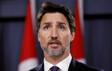 Антивакцинаторы забросали камнями премьер-министра Канады Джастина Трюдо