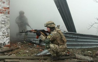 Штаб ООС: С начала суток на Донбассе погиб один военный, еще 10 человек получили ранения