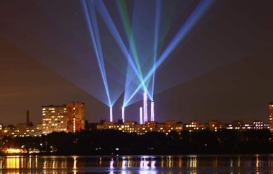 Факт. У Дніпрі День міста завершили видовищним світло-лазерним шоу 