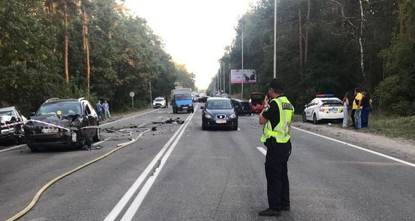 В Киеве столкнулись восемь машин, пять человек попали в больницы