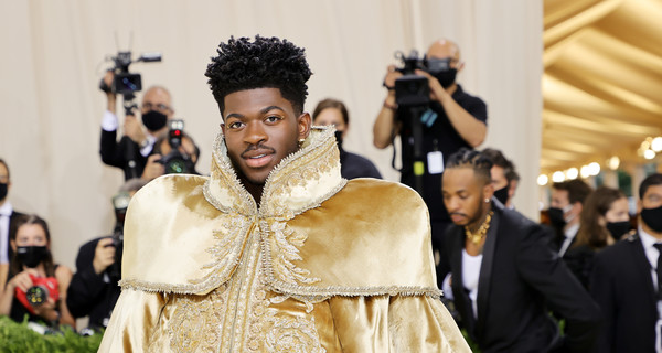 Эпатажные наряды рэпера Lil Nas X на Met Gala символизировали историю ЛГБТ+