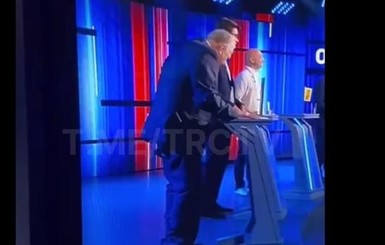 У Жириновского во время теледебатов упали штаны, как только он назвал Путина коммунистом