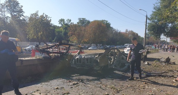 У Дніпрі вибухнула машина, загинули ветеран АТО і співробітниця ДСНС