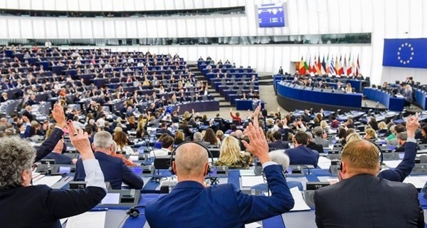 В Европарламенте утвердили доклад о пересмотре отношений ЕС и России