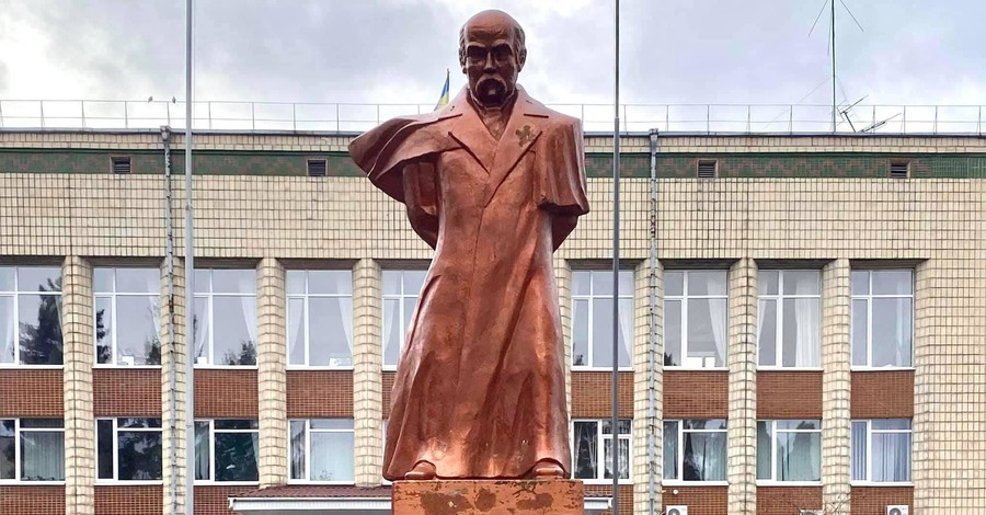 Нет гонорара - нет монумента: через 13 лет скульптор забрал с площади памятник Шевченко