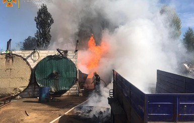 В Житомире на предприятии взорвались бочки с топливом, есть пострадавшие