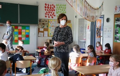 На Киевщине могут закрыть школы, в которых вакцинировано менее 80% учителей