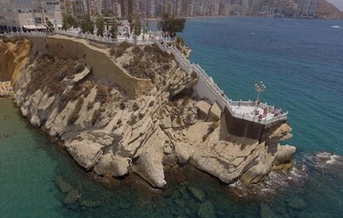 Украинка в Испании хотела сделать селфи и сорвалась в море со скалы