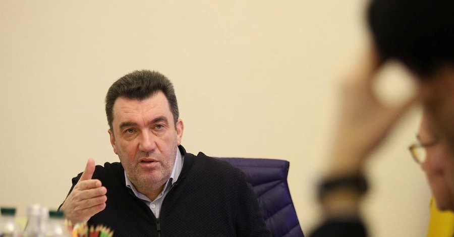 Данилов заявил, что система мониторинга олигархов уже создана и работает
