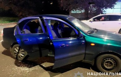 В Черновцах водитель иномарки обстрелял машину с тремя детьми