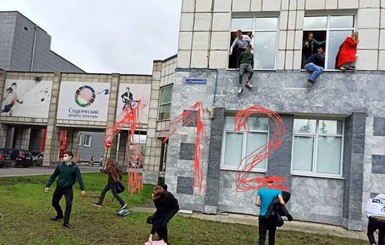 В России неизвестный открыл стрельбу в здании университета: студенты спасались, выпрыгивая из окон 