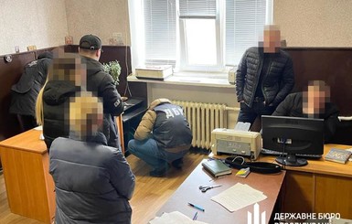 На Дніпропетровщині викрили банду поліцейських, які 
