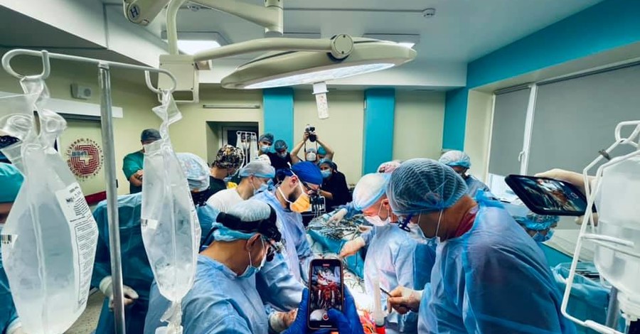 У Львові медики провели за день дві унікальні операції: пацієнти отримали нові серце і легені