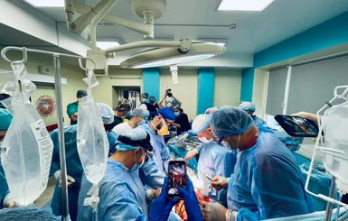 Во Львове медики провели за день две уникальные операции, пересадив пациентам сердце и легкие