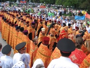 На службу с Владимиром собралось рекордное количество духовенства и мирян [ФОТО] 