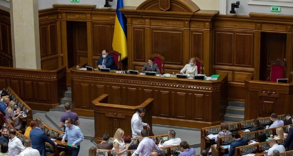 Плани Верховної Ради: Боротьба з олігархами і податкова петелька для українців