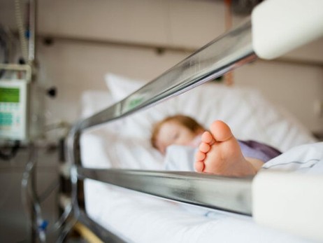 На Львовщине госпитализировали с коронавирусом 5-летнюю девочку в тяжелом состоянии