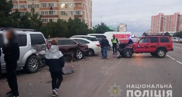 На Одещині підліток вирішив покататися на маминому авто і розбив шість машин