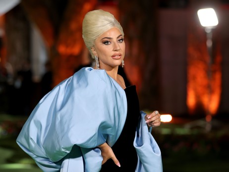  Ковбойка Шер и ретро-дива Леди Гага: кинозвезды разных поколений на открытии музея в Лос-Анджелесе