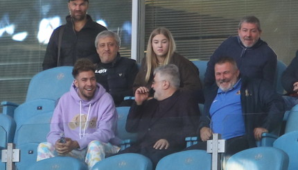 Игорь Коломойский с сыном пришли на матч Днепр-1 - Заря и увидели разгром хозяев фото