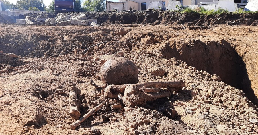 В Николаевской области при строительстве супермаркета нашли останки людей