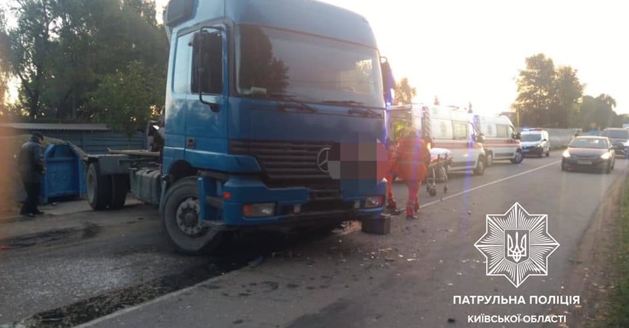 Под Киевом столкнулись грузовик и легковое авто, погибли два человека
